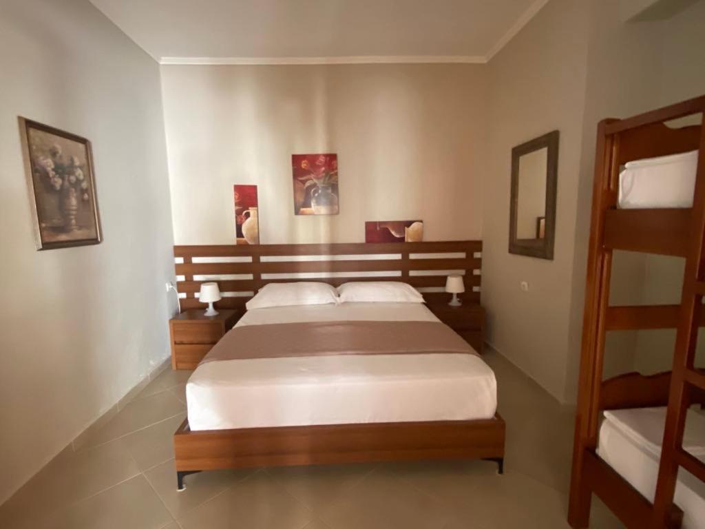 Vila Xhani *